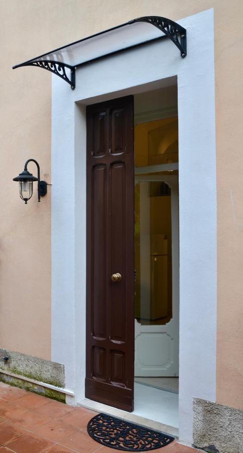 Duomo26 Boutique Apartment Дезенцано-дель-Гарда Экстерьер фото